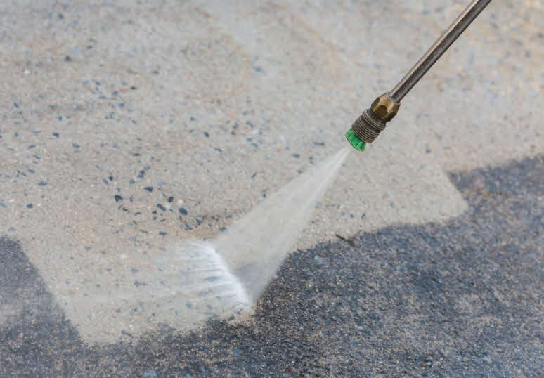 Pressure cleaning spray nozzle